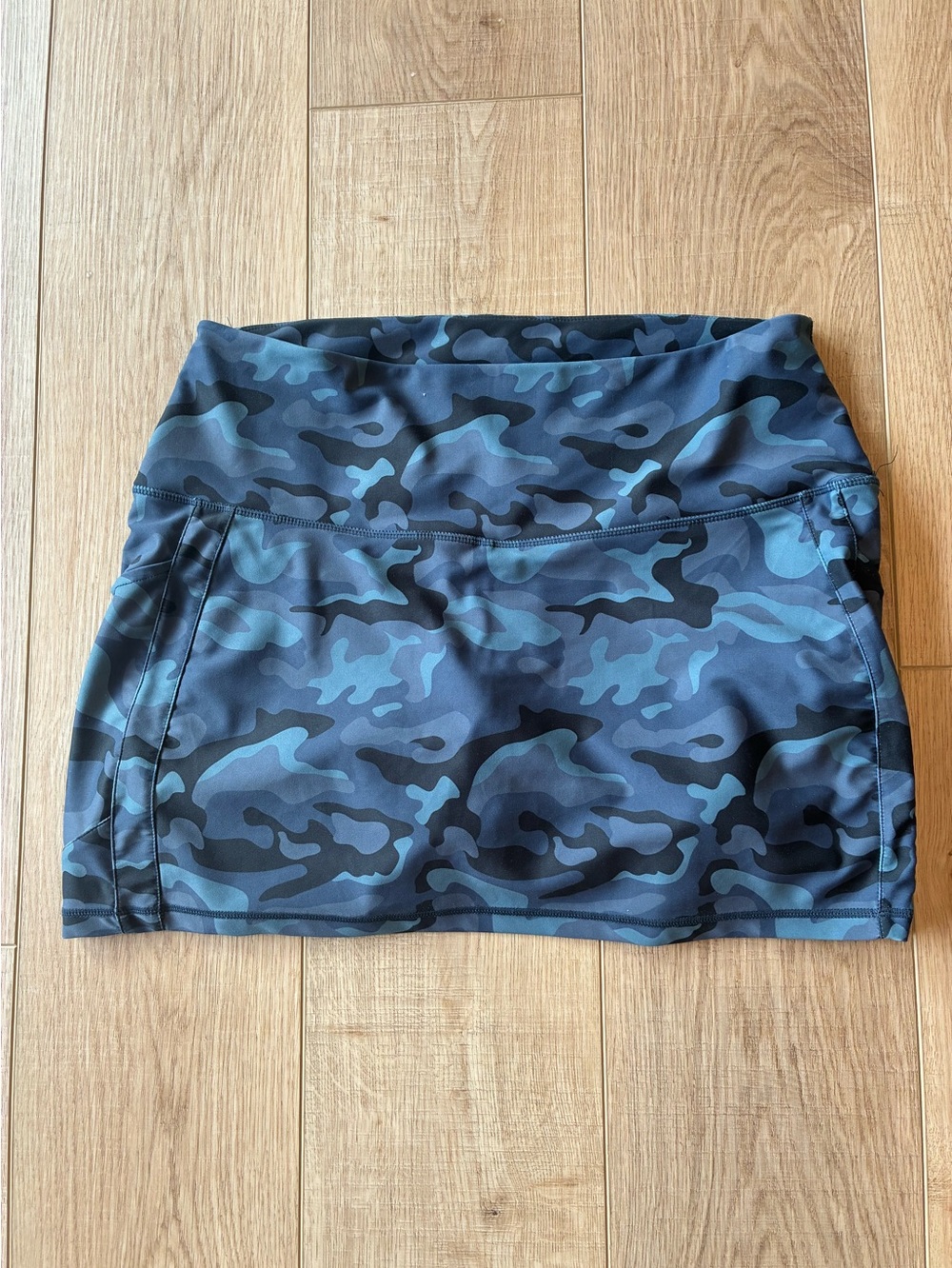 Skea Women's Dark Blue Camo Active Skort with attached shorts size Med tennis